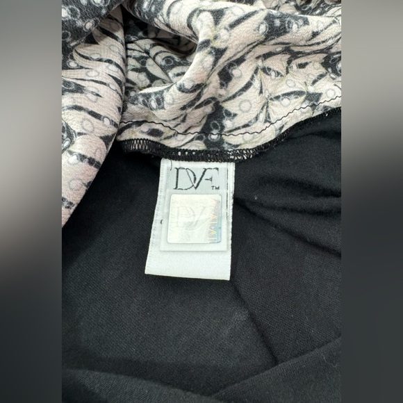 DVF Diane Von Furstenburg Angela Silk Top in Panther Lace Black Size 2 Blouse - Picture 9 of 11